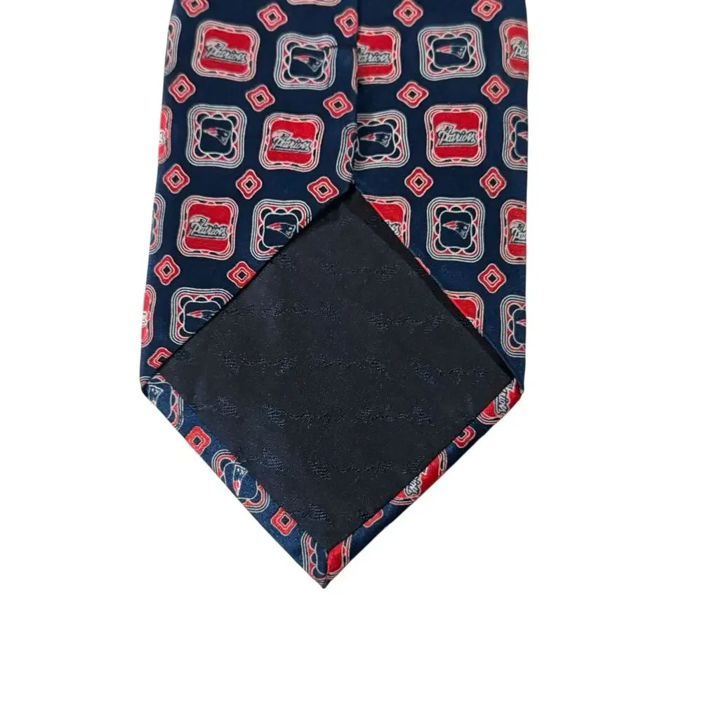 NFL New England Patriots Logo Mascot Football Novelty Necktie Silk